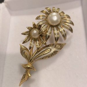 Vintage Authentic Signed Spain Damascene Flower Brooch Pin w/faux pearls